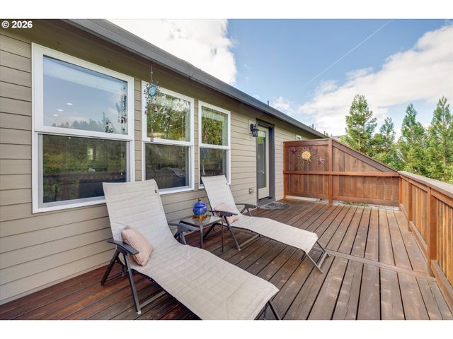 3769 10TH St, Hubbard, OR 97032