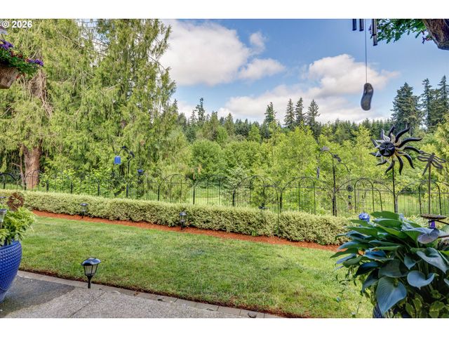 3769 10TH St, Hubbard, OR 97032