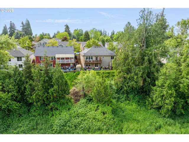 3769 10TH St, Hubbard, OR 97032