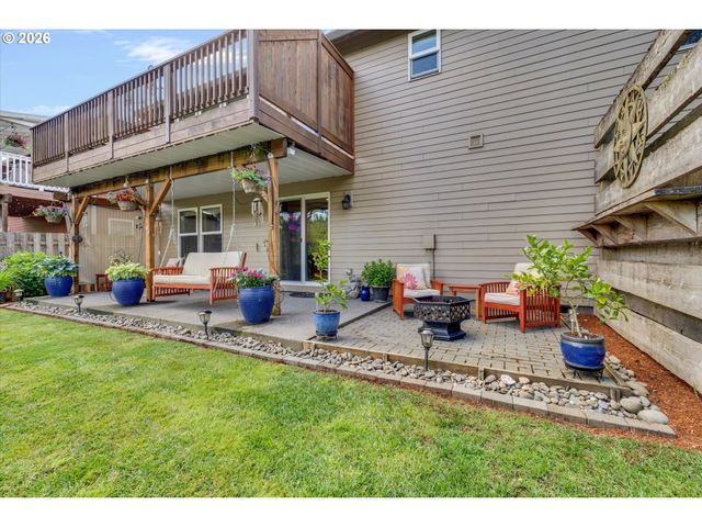 3769 10TH St, Hubbard, OR 97032