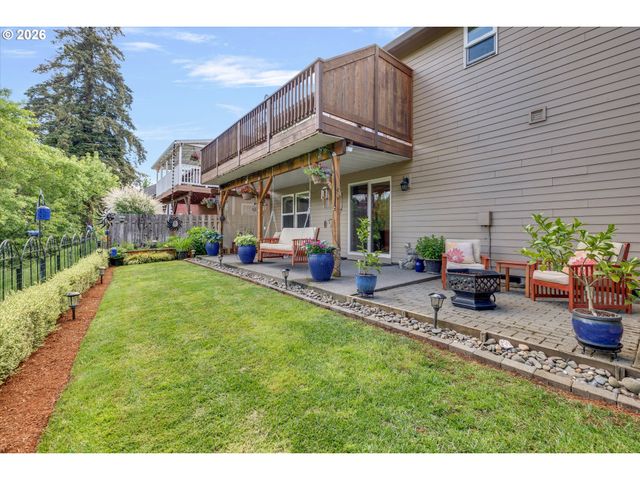 3769 10TH St, Hubbard, OR 97032
