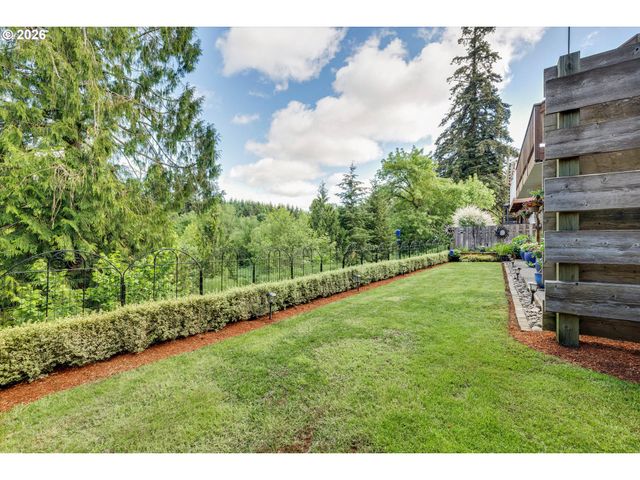 3769 10TH St, Hubbard, OR 97032