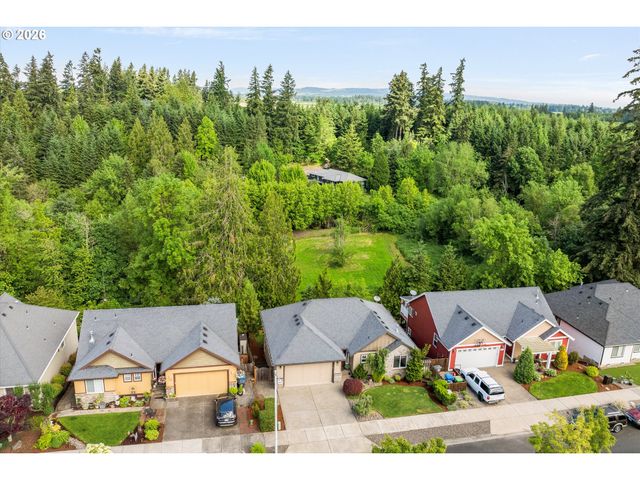 3769 10TH St, Hubbard, OR 97032