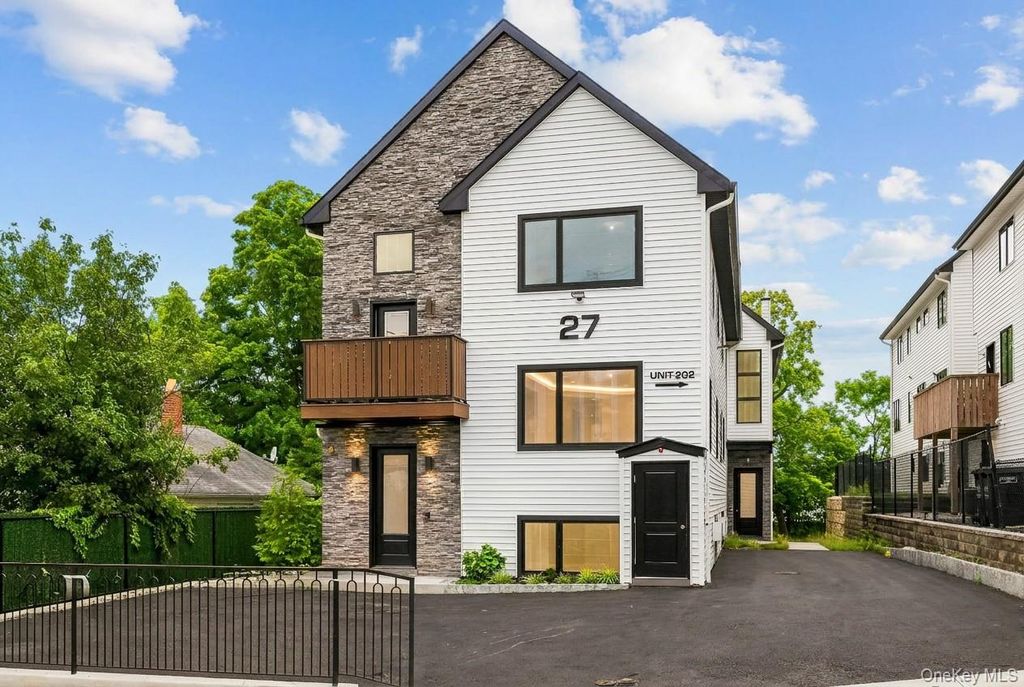 27 Ewing Avenue 201, Spring Valley, NY 10977