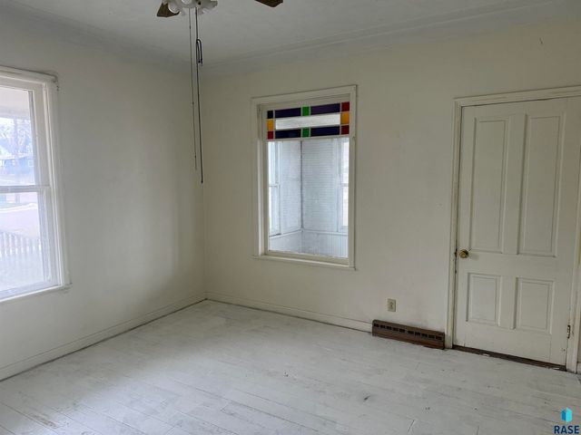 621 N Lincoln Ave Avenue, Madison, SD 57042