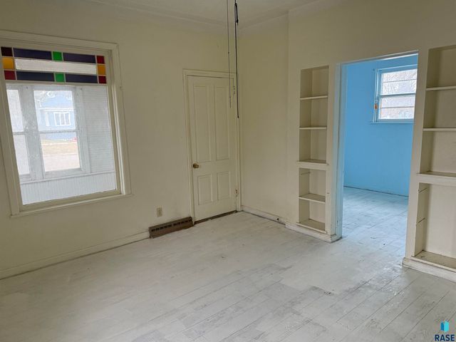 621 N Lincoln Ave Avenue, Madison, SD 57042