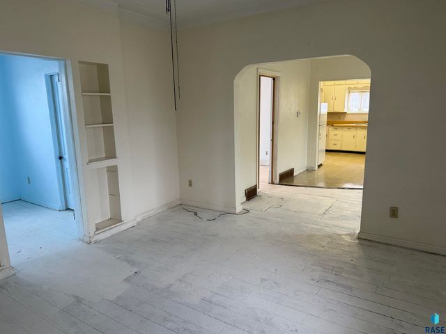 621 N Lincoln Ave Avenue, Madison, SD 57042