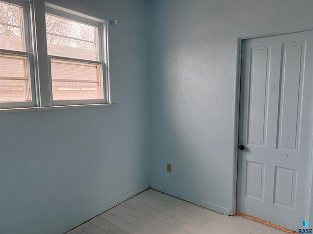 621 N Lincoln Ave Avenue, Madison, SD 57042