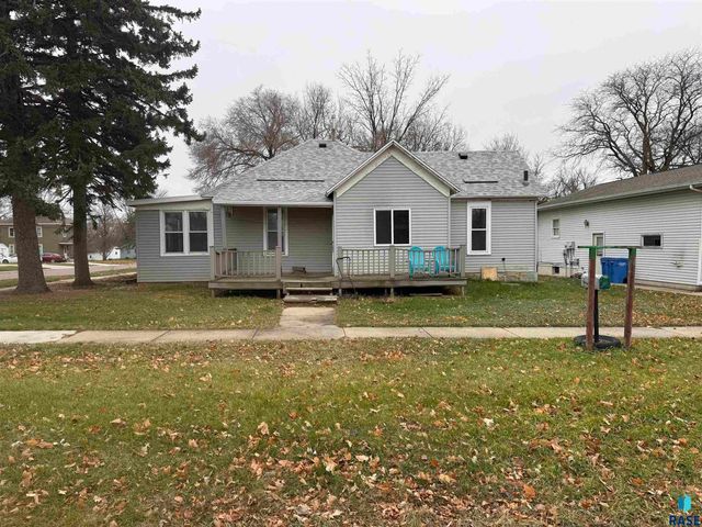 621 N Lincoln Ave Avenue, Madison, SD 57042