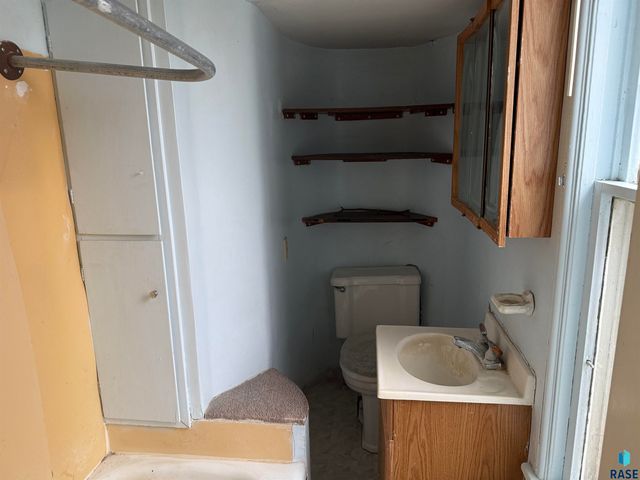 621 N Lincoln Ave Avenue, Madison, SD 57042