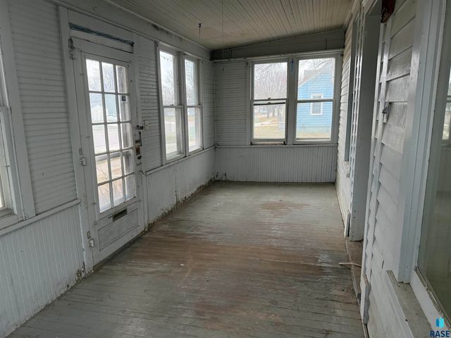 621 N Lincoln Ave Avenue, Madison, SD 57042