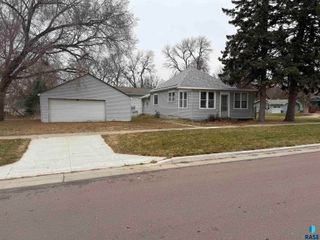 621 N Lincoln Ave Avenue, Madison, SD 57042