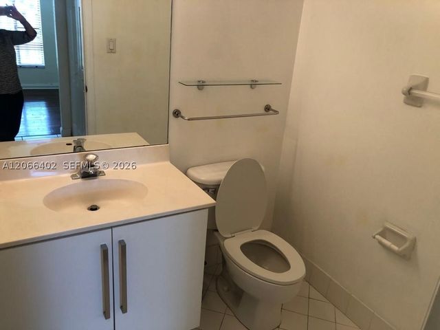 5598 NW 113th Ave -, Doral, FL 33178