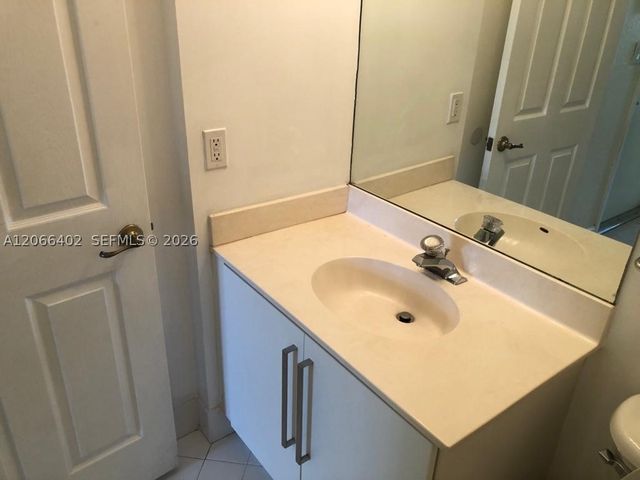 5598 NW 113th Ave -, Doral, FL 33178