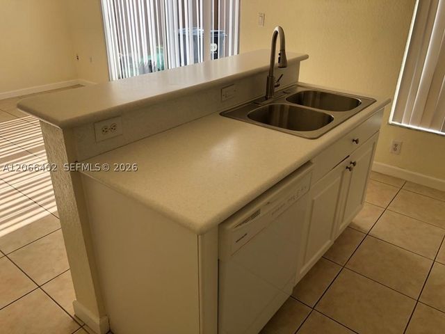 5598 NW 113th Ave -, Doral, FL 33178