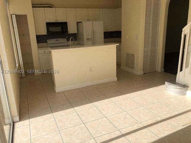 5598 NW 113th Ave -, Doral, FL 33178