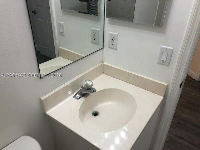 5598 NW 113th Ave -, Doral, FL 33178