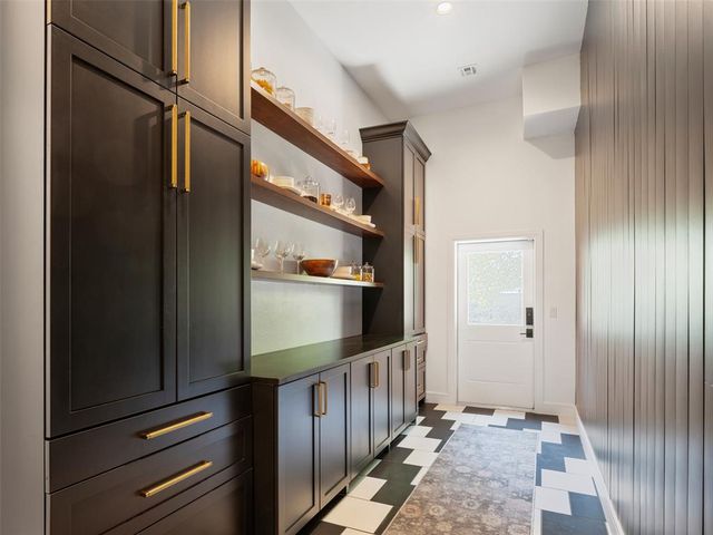 1212 W Wilshire Boulevard, Nichols Hills, OK 73116