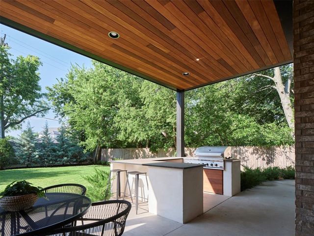 1212 W Wilshire Boulevard, Nichols Hills, OK 73116