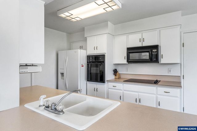 3318 Oakcrest Dr NW, Salem, OR 97304