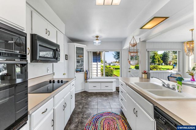 3318 Oakcrest Dr NW, Salem, OR 97304