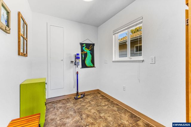 3318 Oakcrest Dr NW, Salem, OR 97304