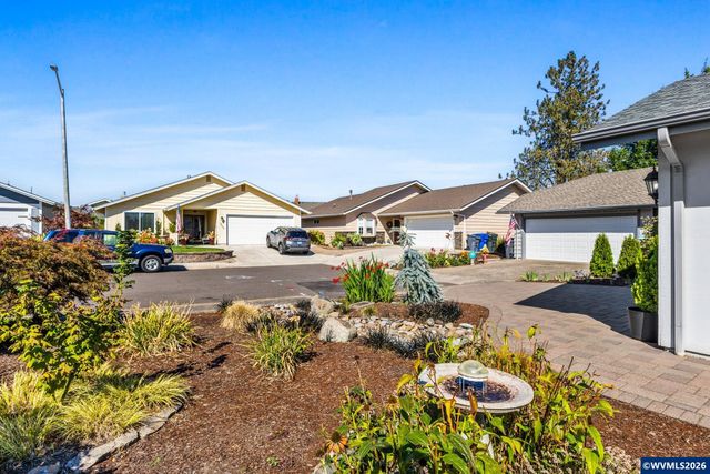 3318 Oakcrest Dr NW, Salem, OR 97304