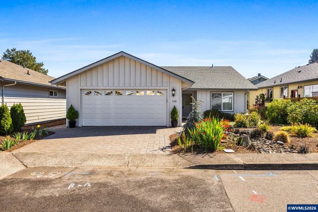 3318 Oakcrest Dr NW, Salem, OR 97304