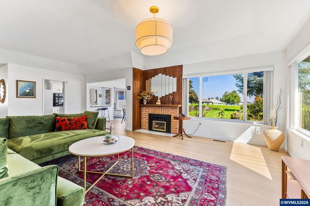 3318 Oakcrest Dr NW, Salem, OR 97304