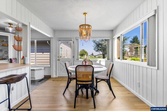 3318 Oakcrest Dr NW, Salem, OR 97304