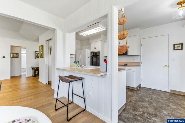 3318 Oakcrest Dr NW, Salem, OR 97304