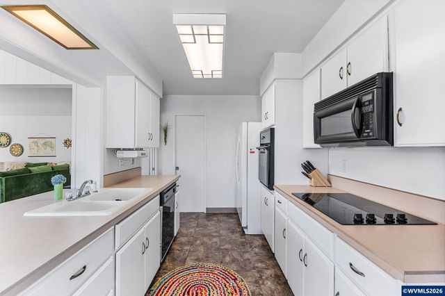 3318 Oakcrest Dr NW, Salem, OR 97304