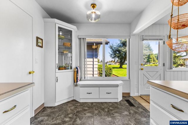 3318 Oakcrest Dr NW, Salem, OR 97304