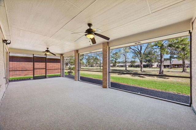 719 Country Meadows Drive, Pearland, TX 77584