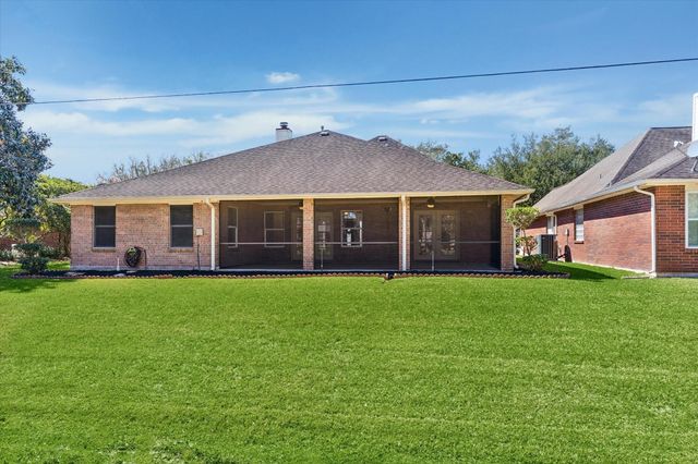 719 Country Meadows Drive, Pearland, TX 77584