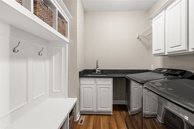 2710 NE Innsbruck Drive, Ankeny, IA 50021