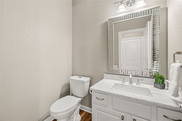 2710 NE Innsbruck Drive, Ankeny, IA 50021