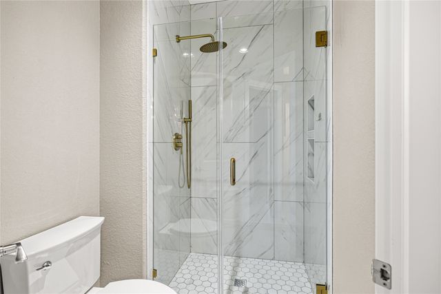 2710 NE Innsbruck Drive, Ankeny, IA 50021