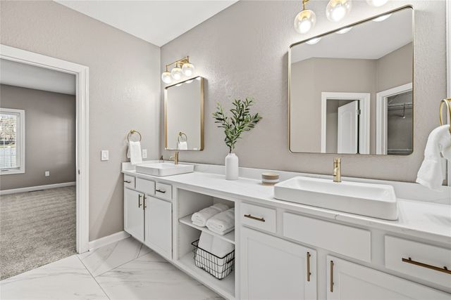 2710 NE Innsbruck Drive, Ankeny, IA 50021