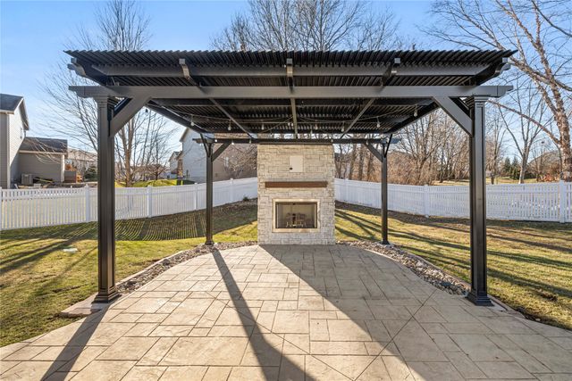 2710 NE Innsbruck Drive, Ankeny, IA 50021