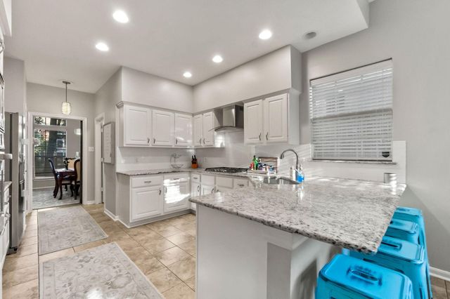186 W Amberglow Circle, The Woodlands, TX 77381