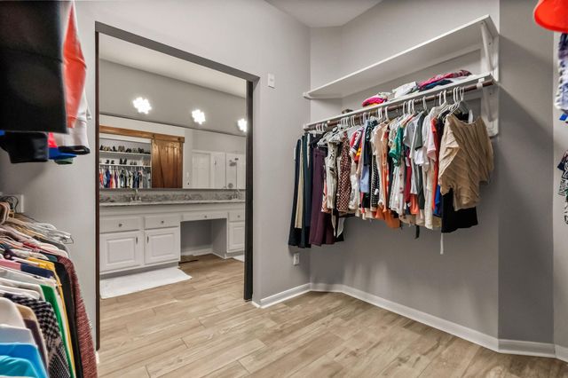 186 W Amberglow Circle, The Woodlands, TX 77381