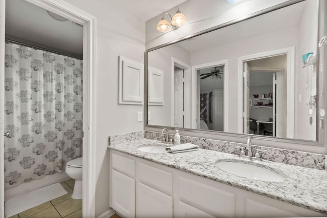 186 W Amberglow Circle, The Woodlands, TX 77381