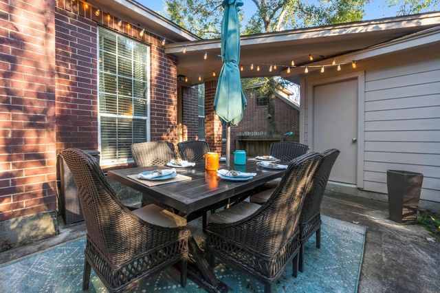 186 W Amberglow Circle, The Woodlands, TX 77381