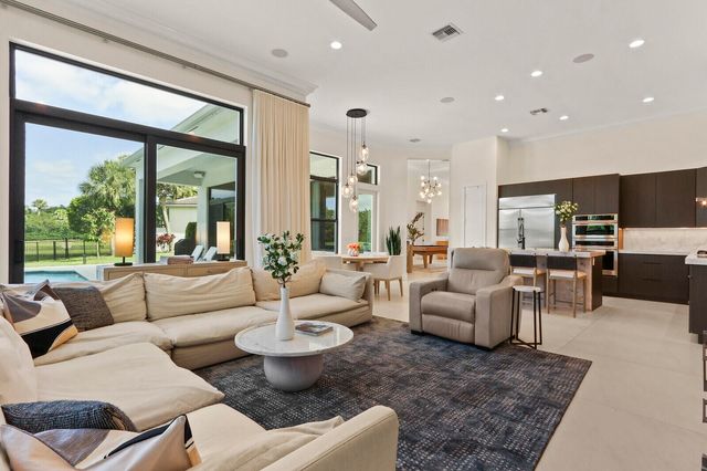 408 Vía Placita, Palm Beach Gardens, FL 33418