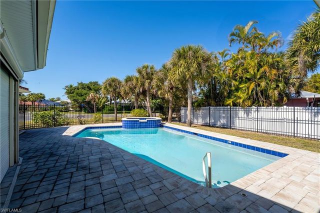 3730 Agate CT, Sanibel, FL 33957