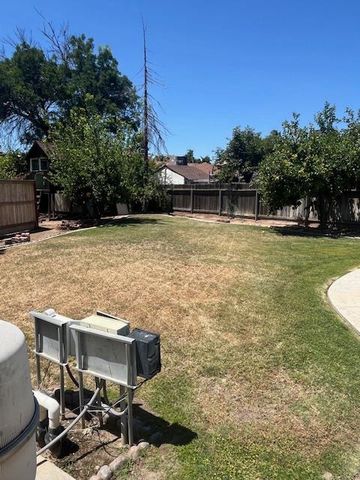 2208 S Garden Avenue, Fresno, CA 93725