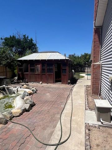 2208 S Garden Avenue, Fresno, CA 93725