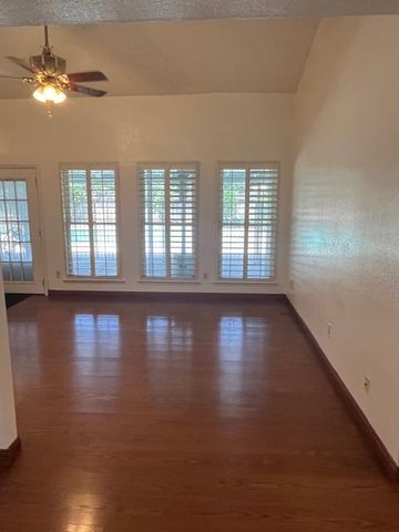 2208 S Garden Avenue, Fresno, CA 93725