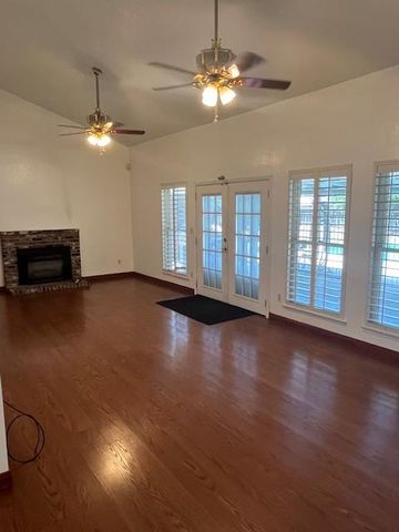 2208 S Garden Avenue, Fresno, CA 93725